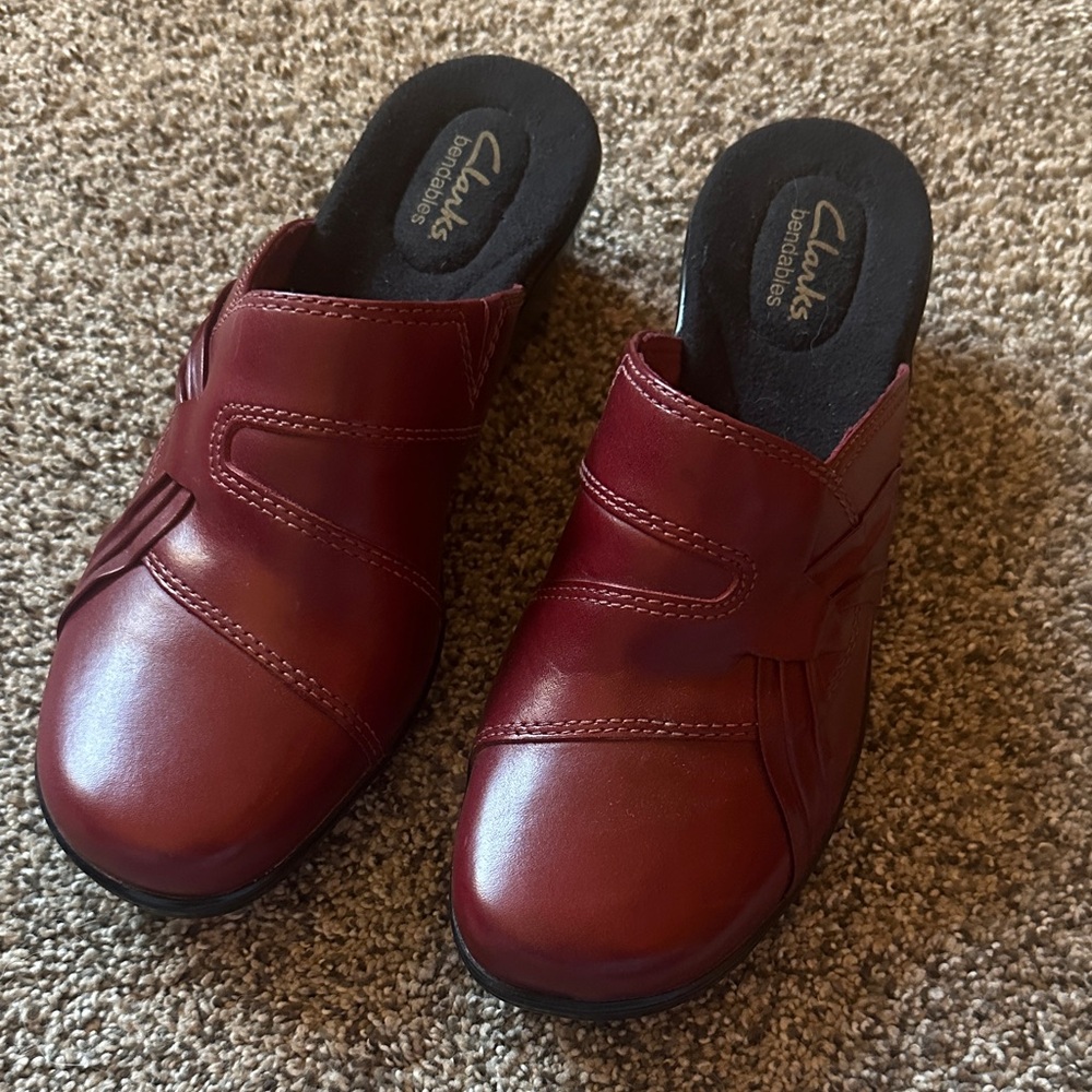 NWT Clarks Women's Burgundy Mules